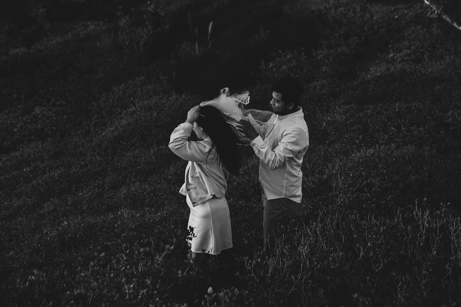 Fotografía de save the date en Ensenada Baja California por fotógrafo de bodas destino en México